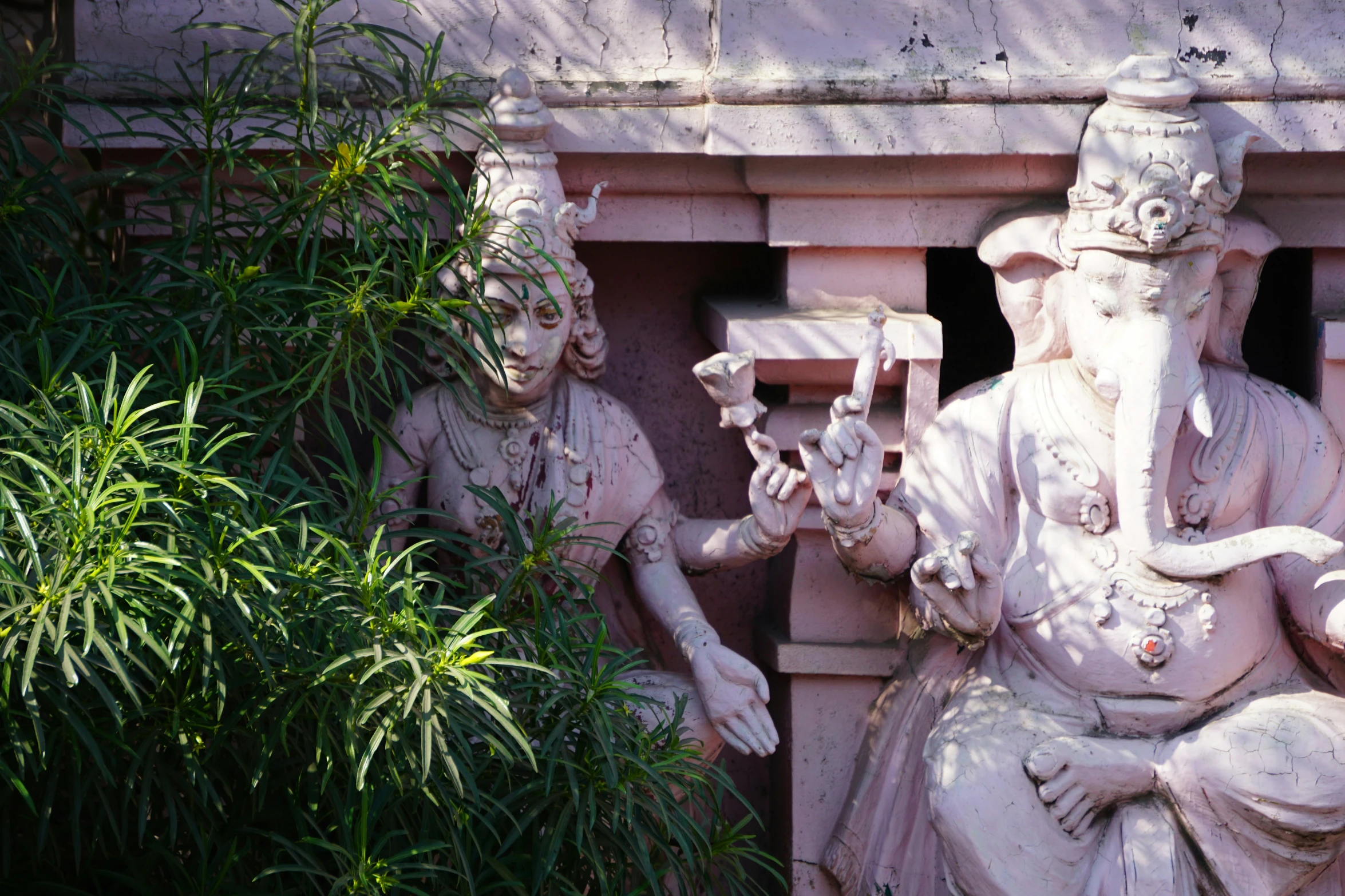 a statue is shown sitting on some steps