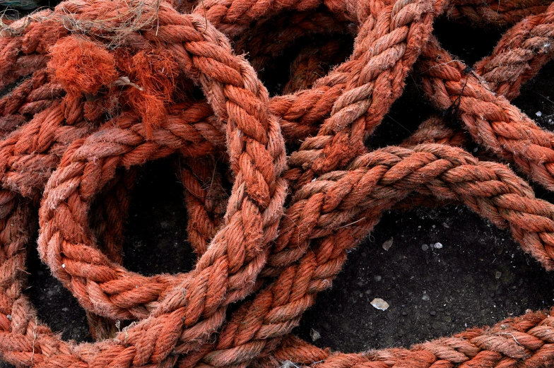 some rope that is on a large boat