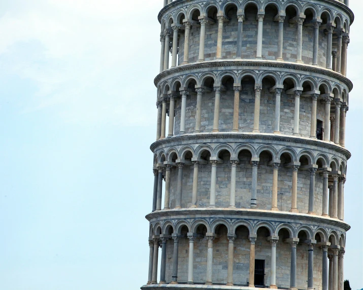 the leaning tower of pisa's cathedral is against a clear blue sky