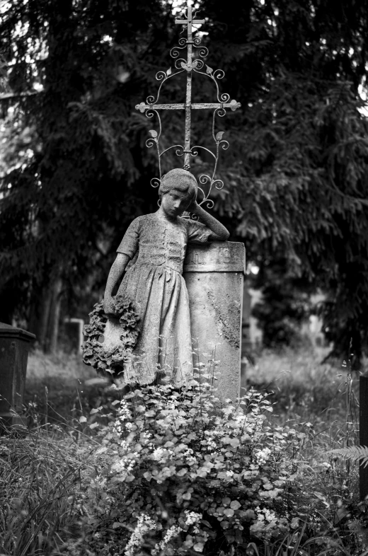 a sculpture that has a cross in the middle of it