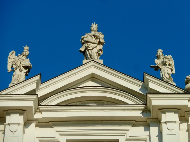 an image of an old building that is white