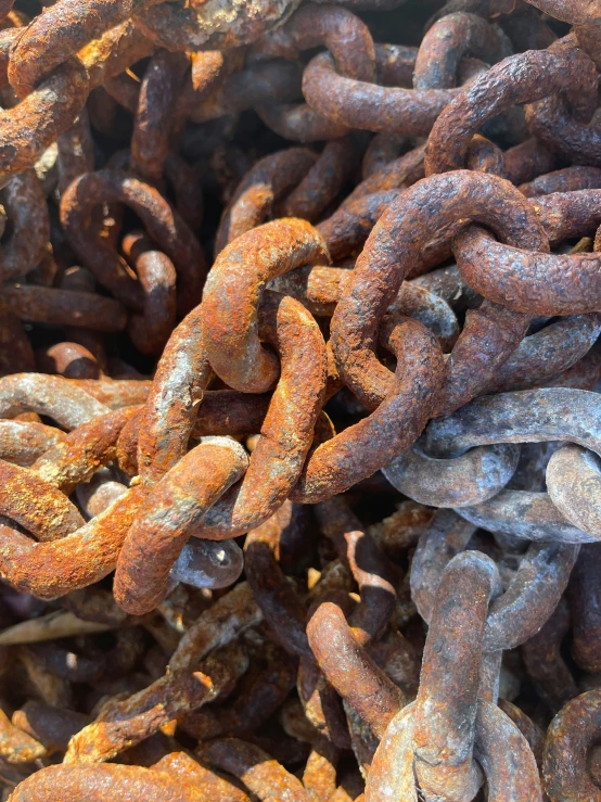 an image of a pile of chain that has been pulled back