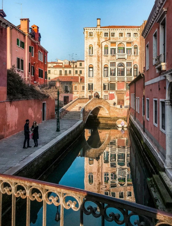 buildings are on either side of a narrow canal