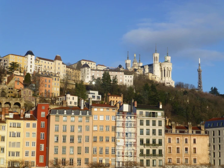 this is a picture of some buildings and hills