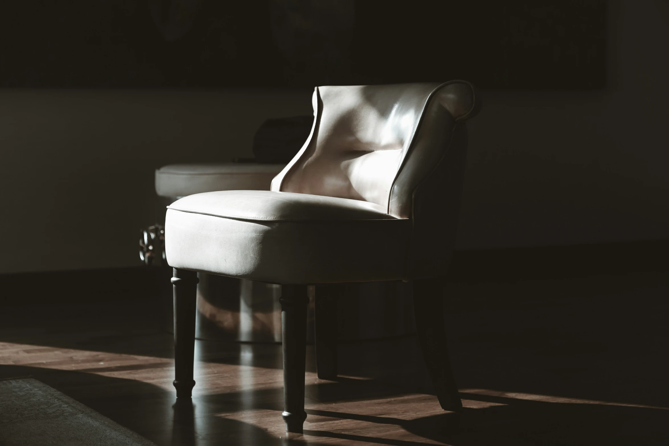 white chair with white back sitting in the middle of a living room