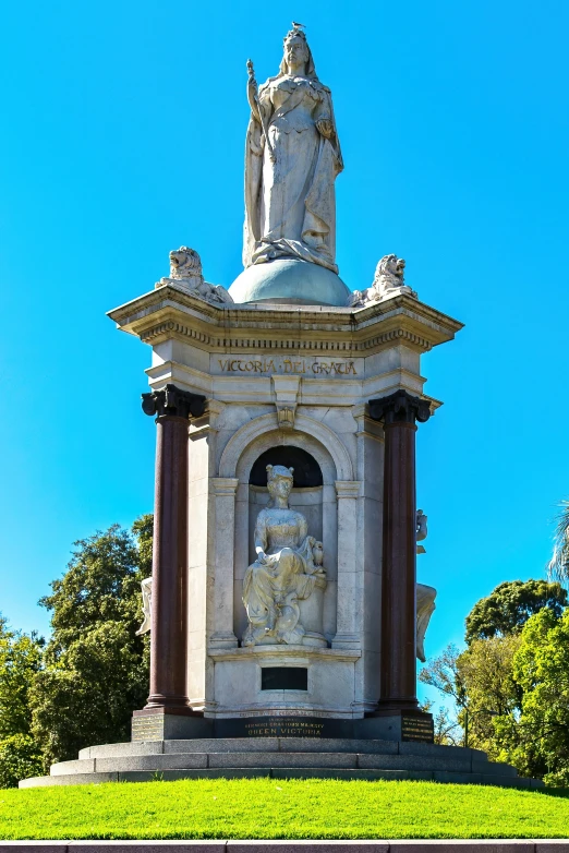 a very large monument with statues at the top