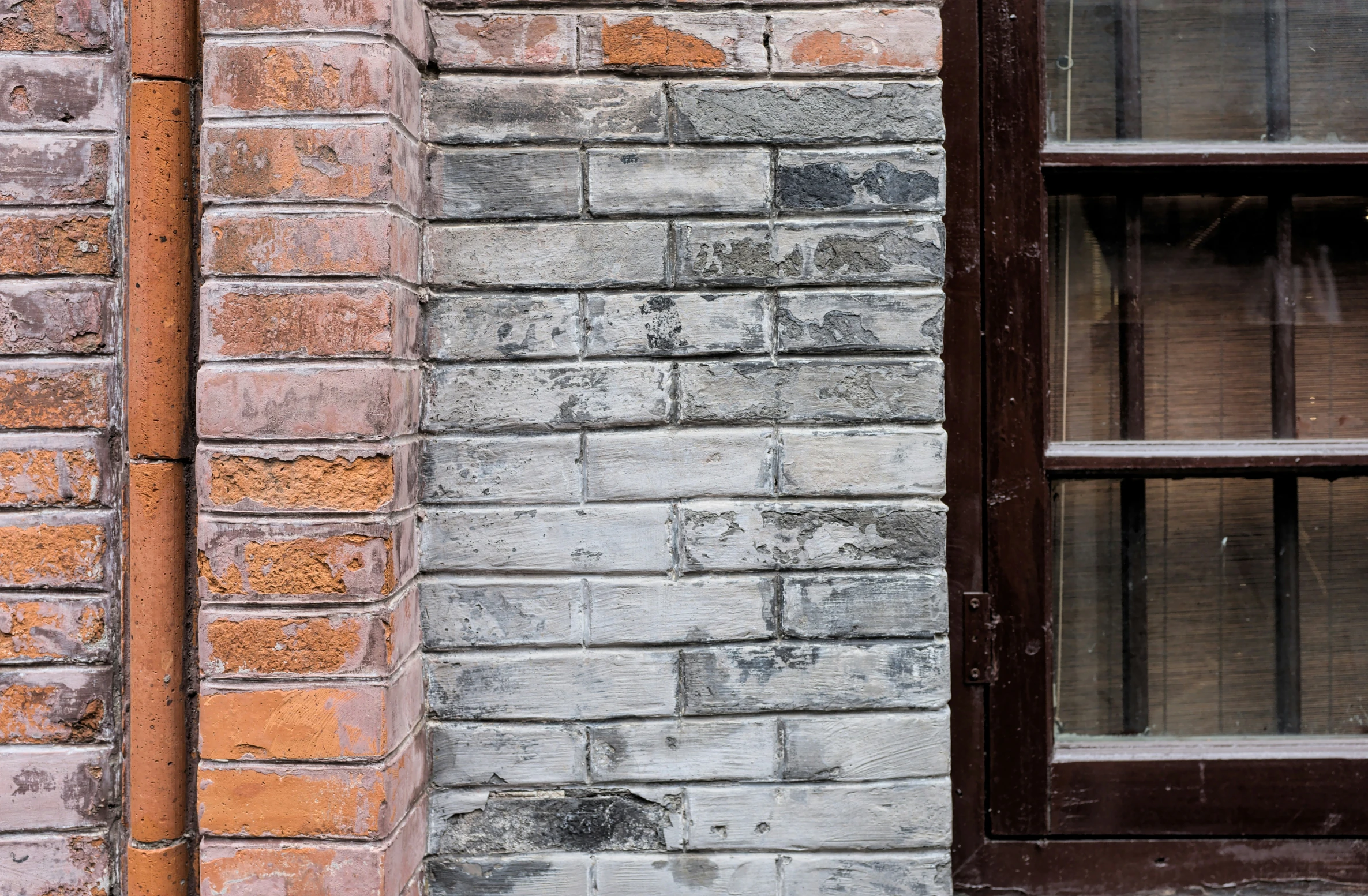 a po of a brick building with some glass in it