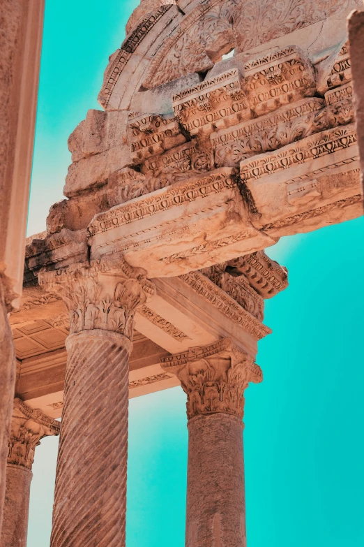 some stone buildings that have many columns around them