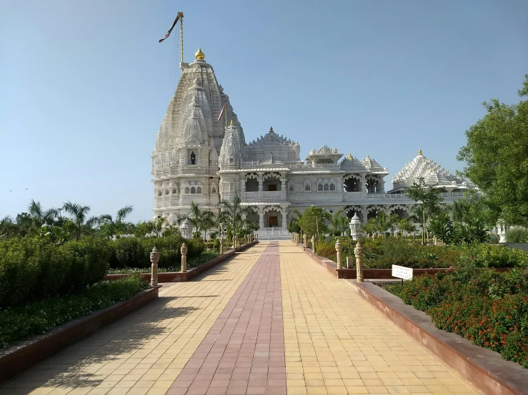 the large building has many plants in it