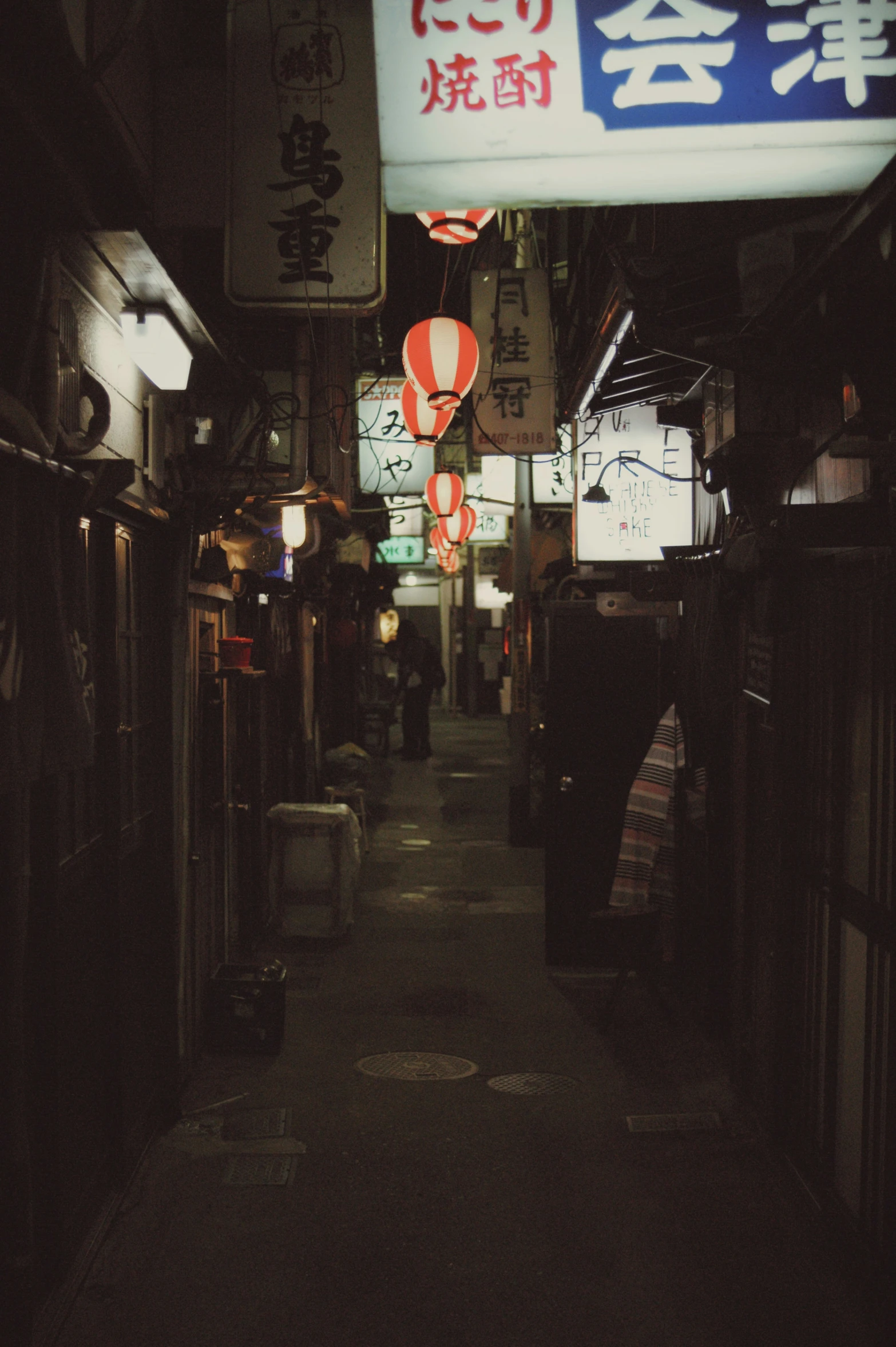 this is a small alley with several people in it
