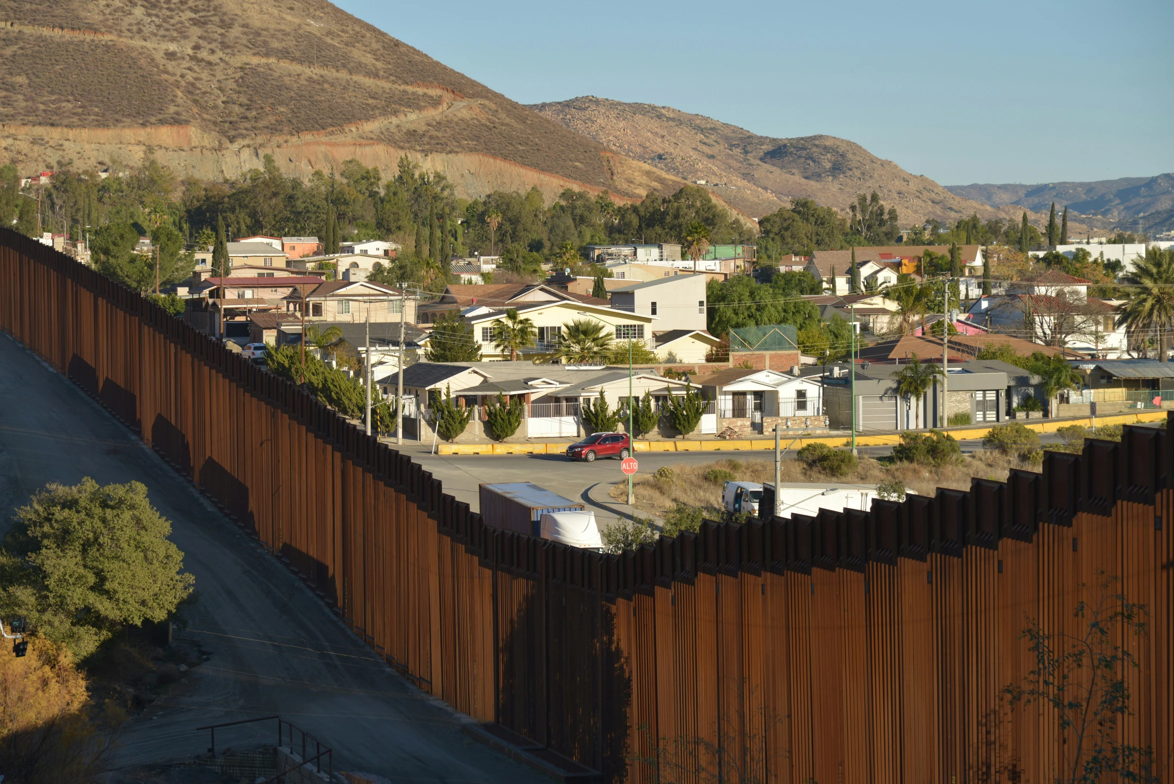 there is a large long wooden fence on the hill