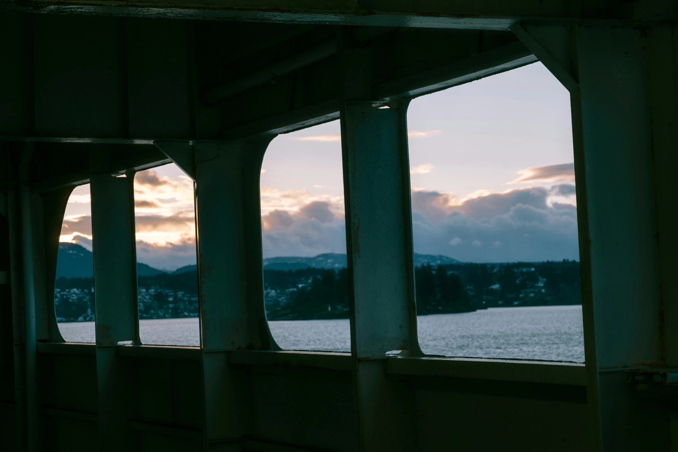 the water that is very close to a city