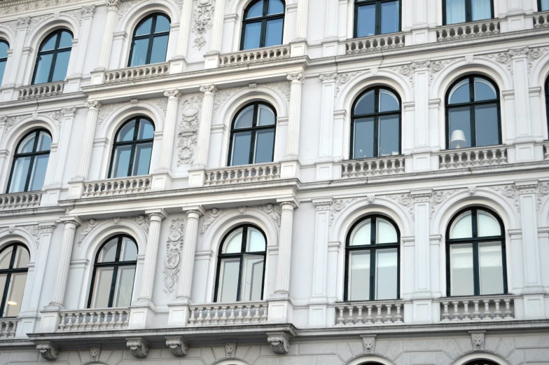 a building that has lots of windows on the outside