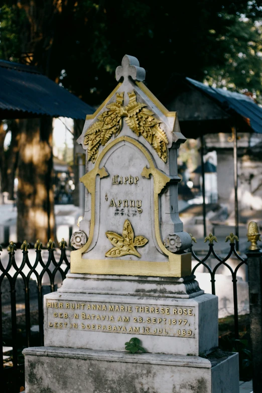 this monument looks old, with its gilded gold and silver decoration