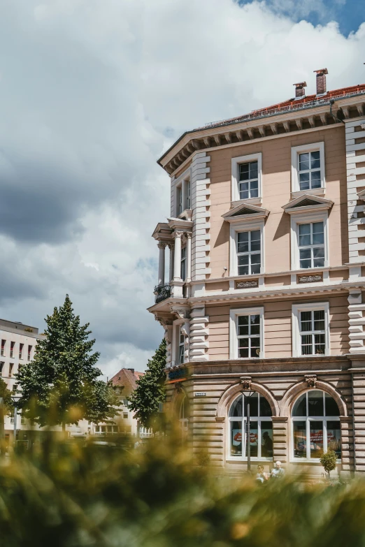 a very large building with windows and balconies