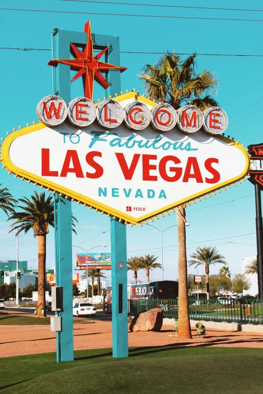 the welcome sign to las vegas and its surroundings