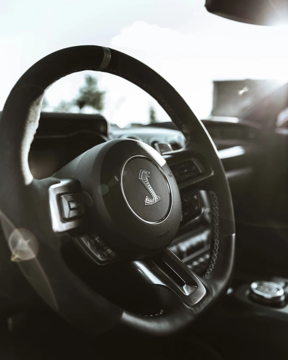 the steering wheel inside a vehicle is shown