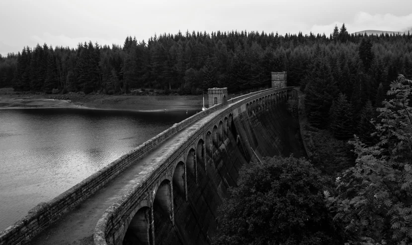 black and white po of water spill spill wall