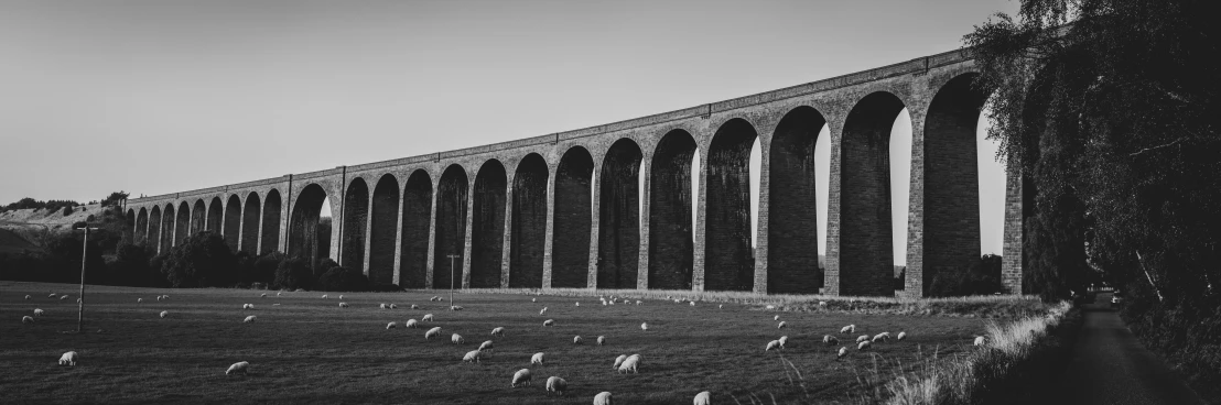 a black and white po of the old bridge