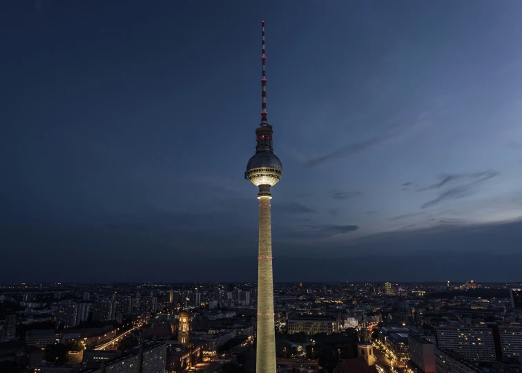 this is a view of the top of a tall tower at night