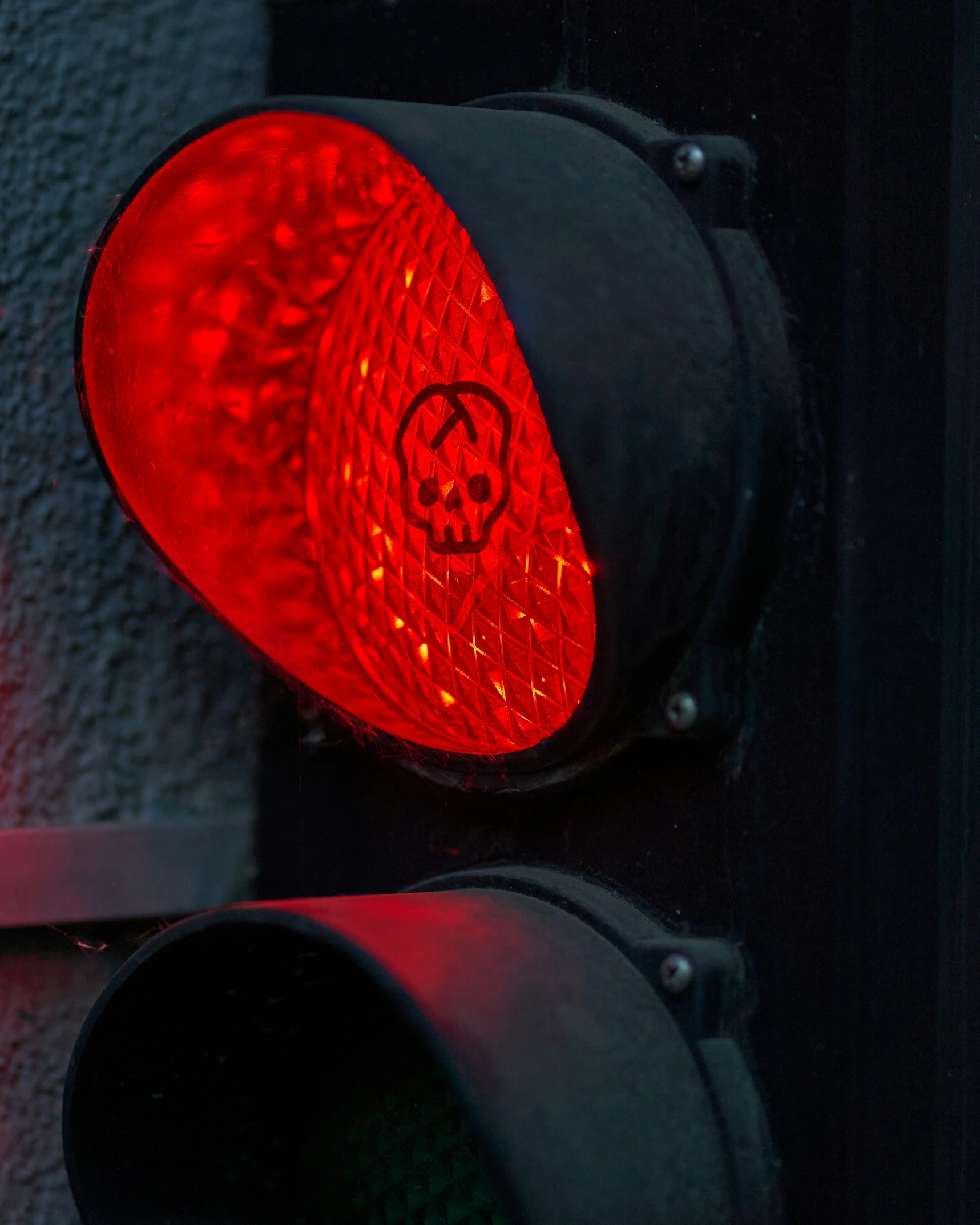 an stoplight with the red light flashing on