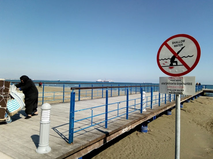 a sign indicating that there is no swimming in the ocean