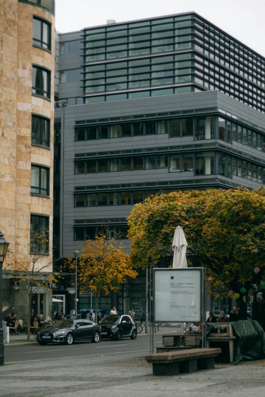 a group of cars are parked in front of a building