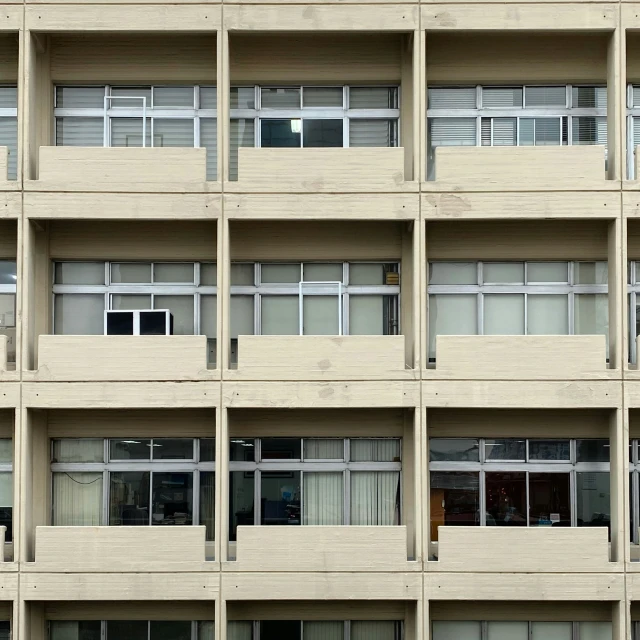 the side of an apartment building with many windows