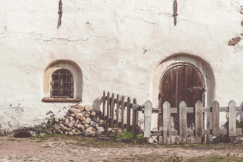 a small fence near the door of a building