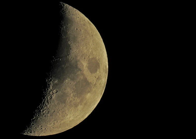 a crescent moon in the dark sky with no visible stars