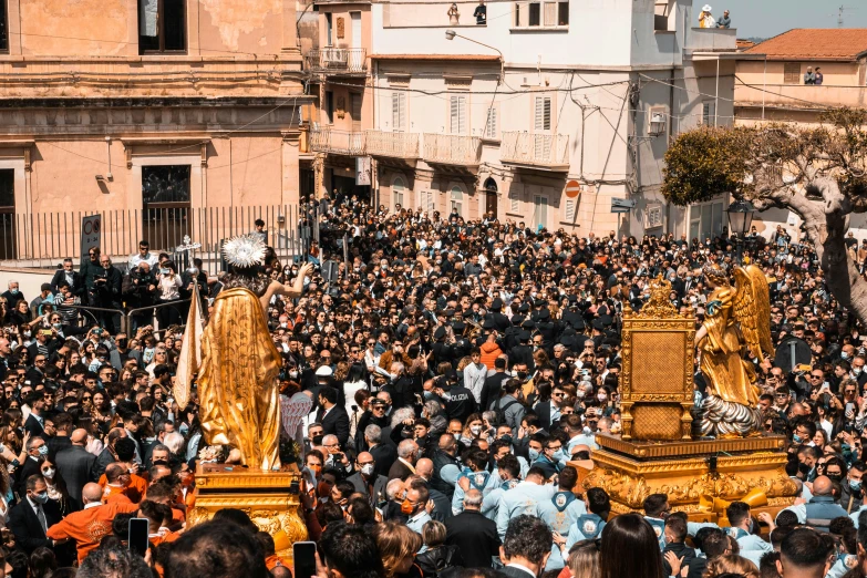 a large group of people standing next to a building