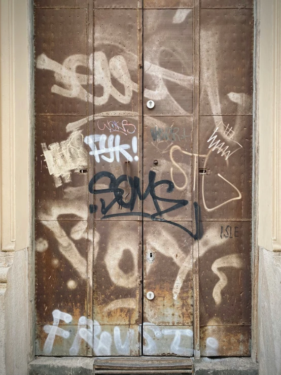 there is graffiti all over the door of this building
