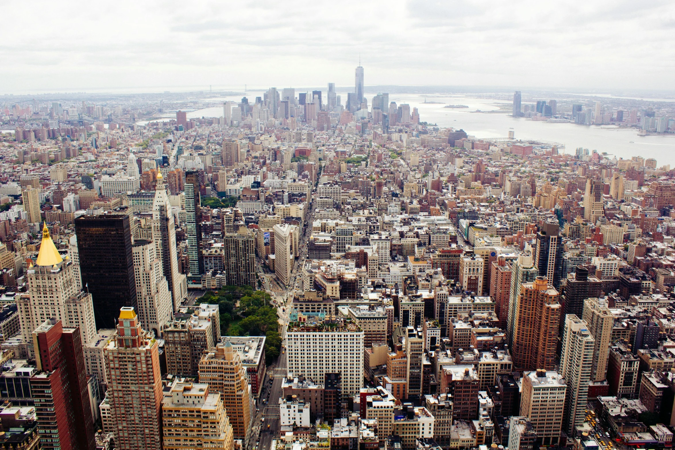 aerial po of the skyline of new york city