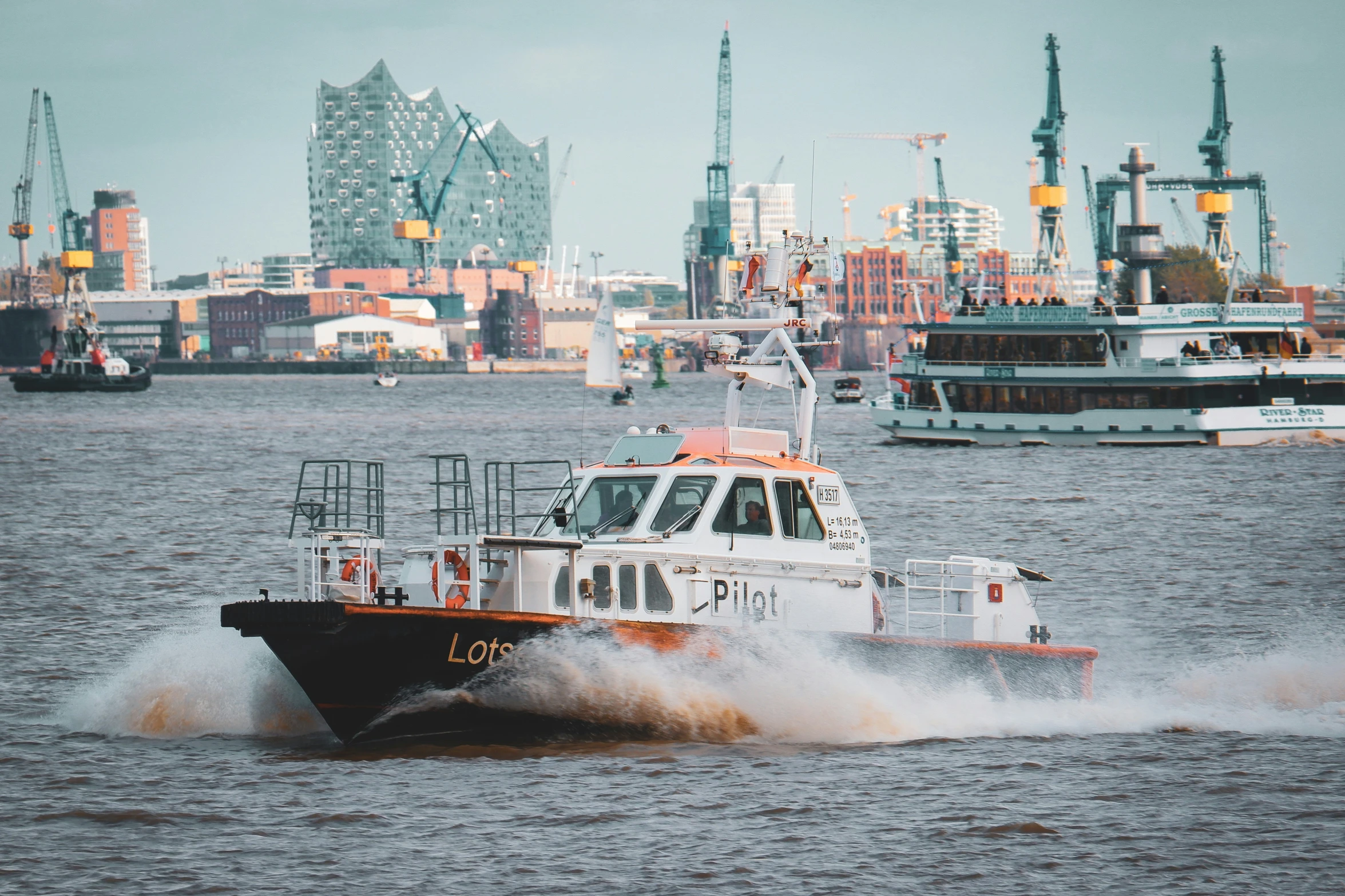 a boat is moving through the water in the port