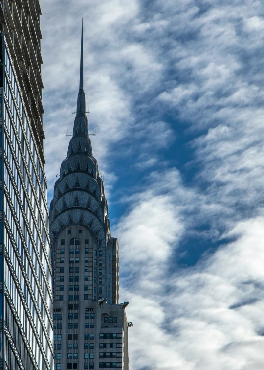 this image shows a skyscr in the center of new york