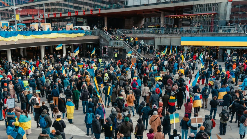 many people are gathering outside in a large plaza