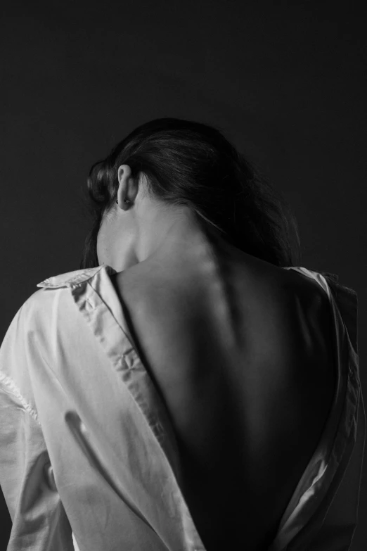 a women's dress shirt in black and white is a unique way to show her upper back