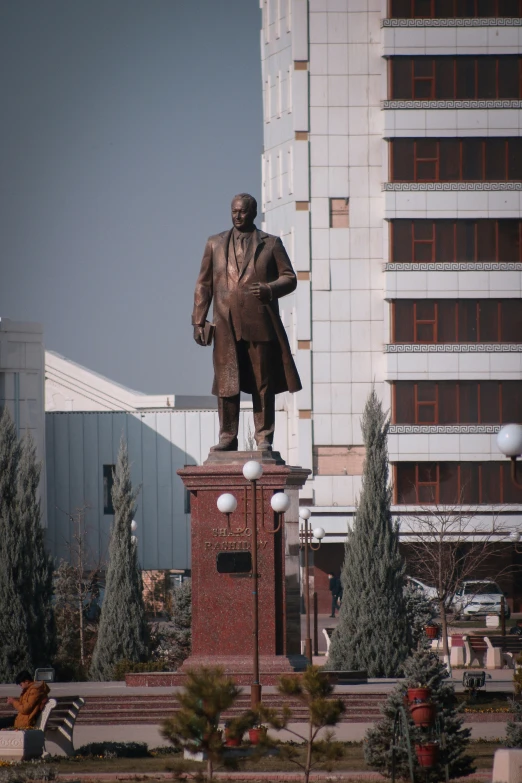 the bronze statue of aham lincoln sits near an office building