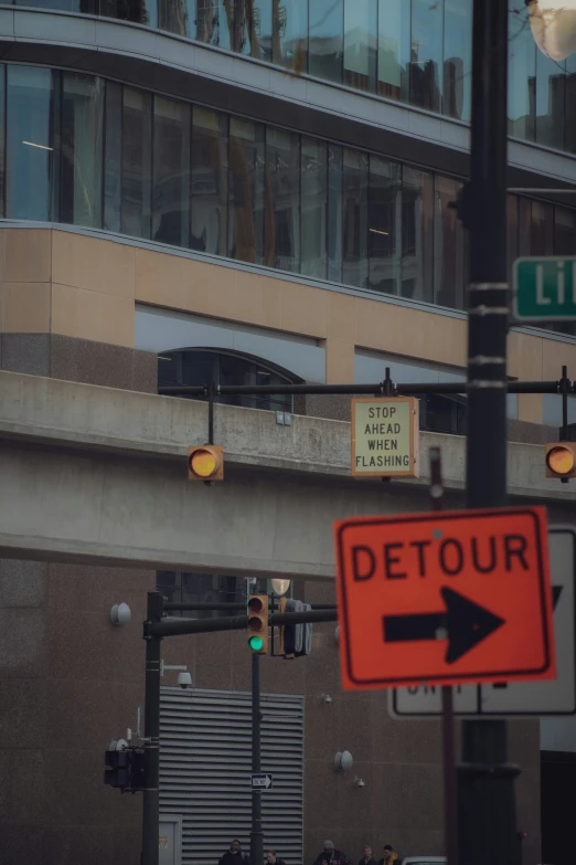 a detour sign with the word detour above it