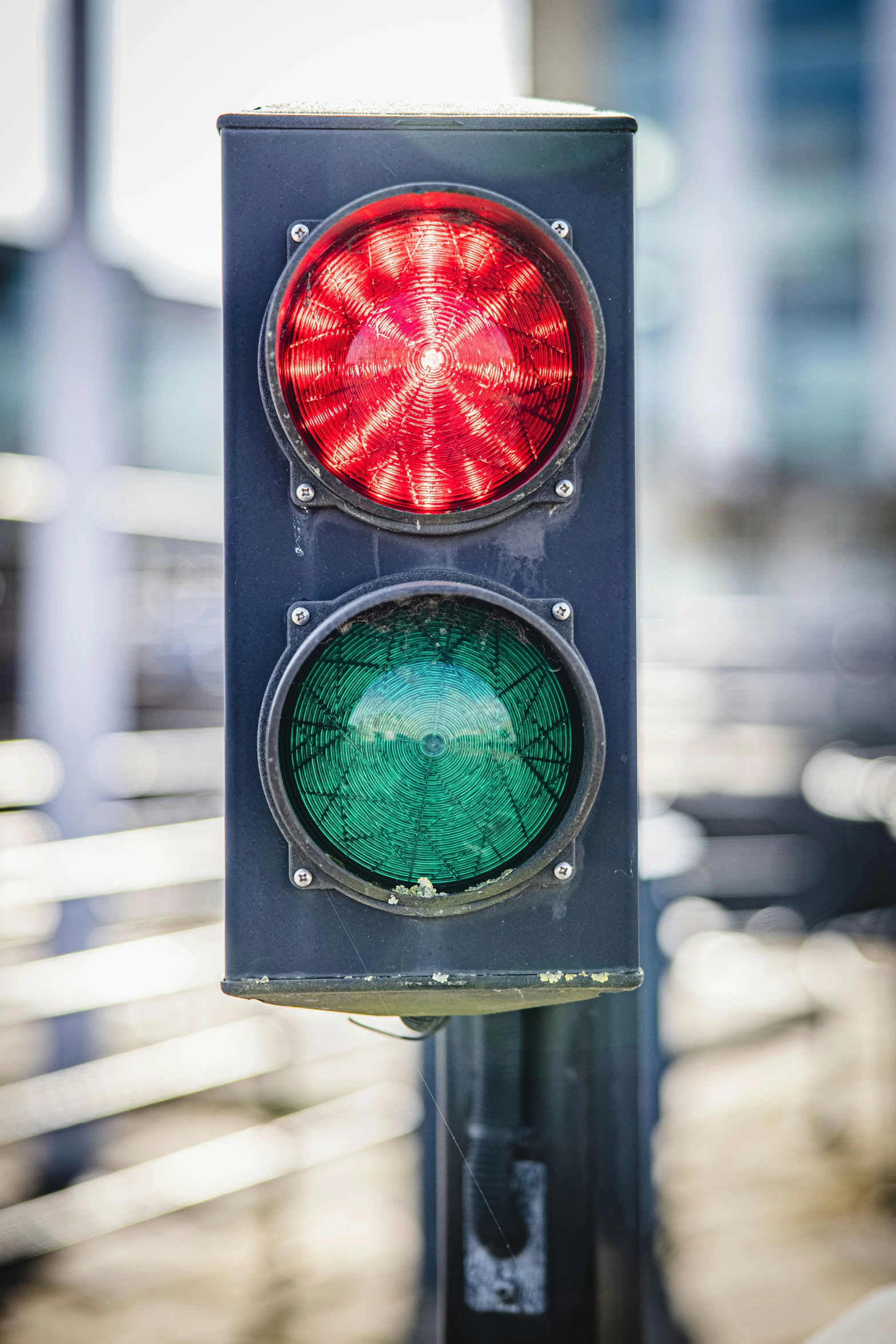 two lights are red and green at the same time