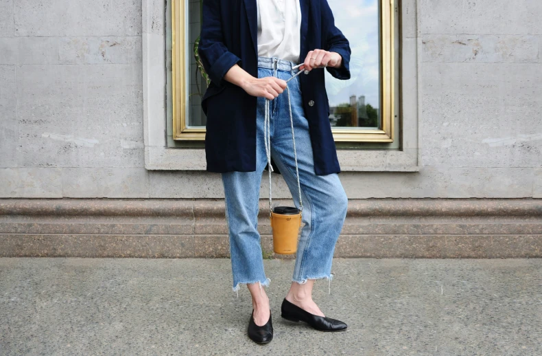 the young woman is dressed nicely in the street