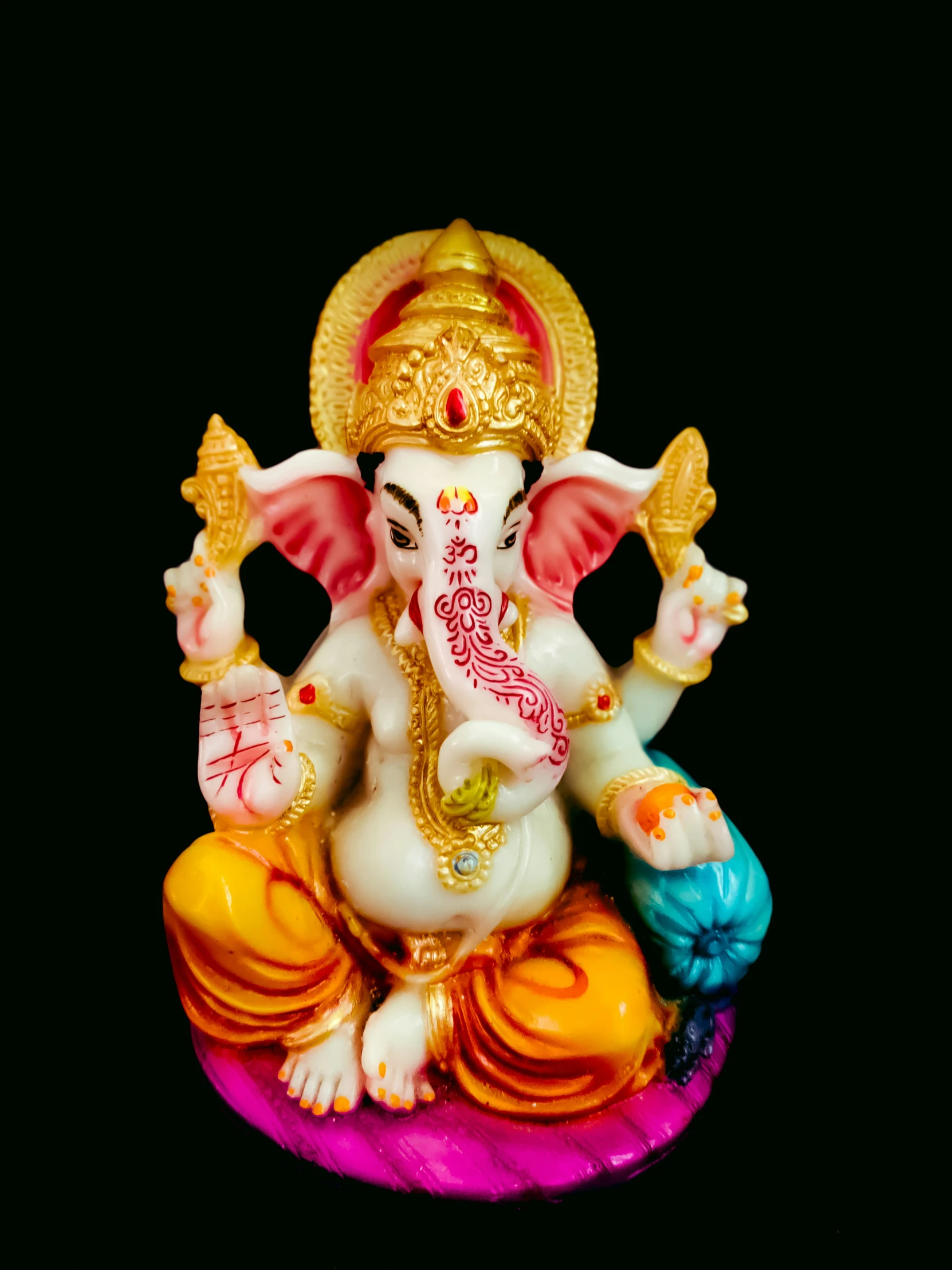 a statue of the god ganesh in white and gold