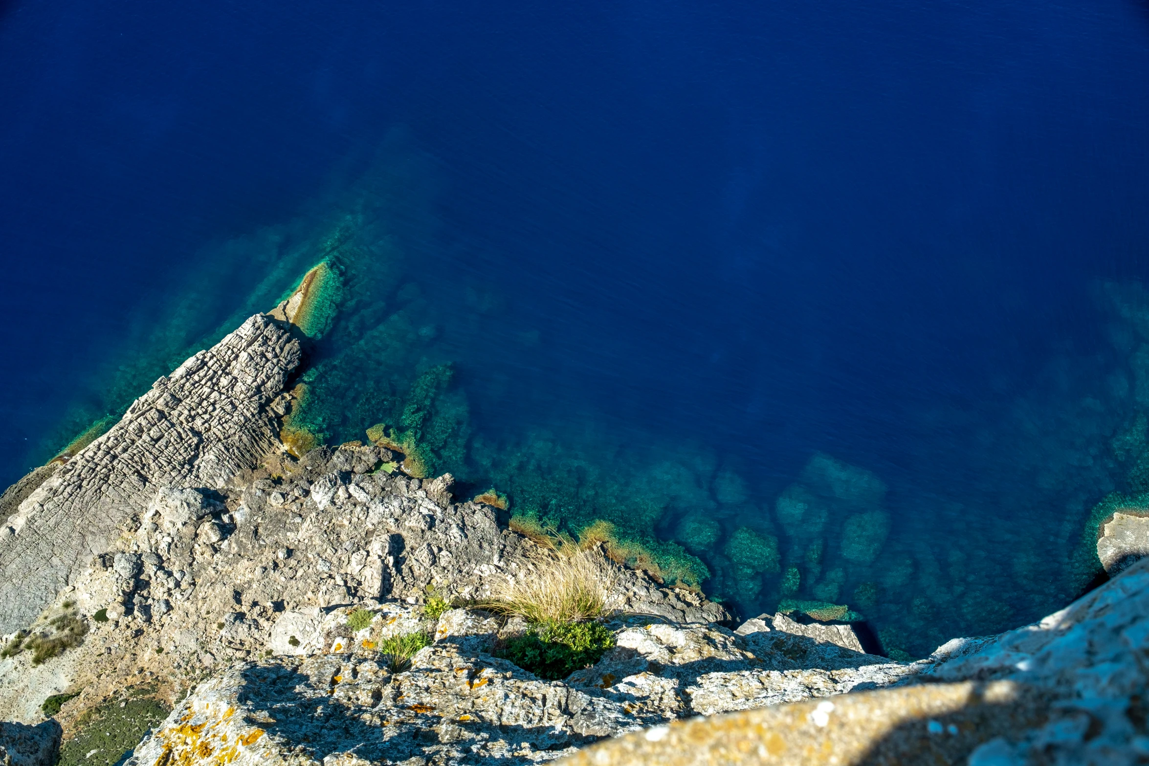 an image of the ocean from above