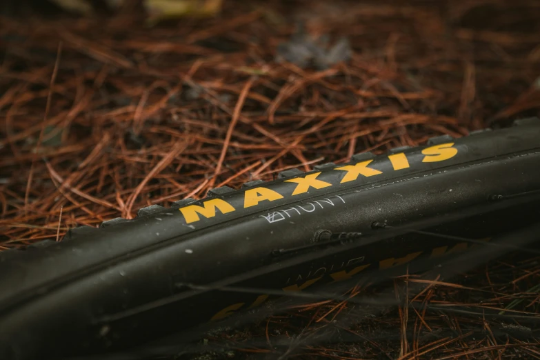 an image of some dirt and grass with a tire