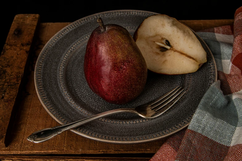 a plate with an apple and an apple slice