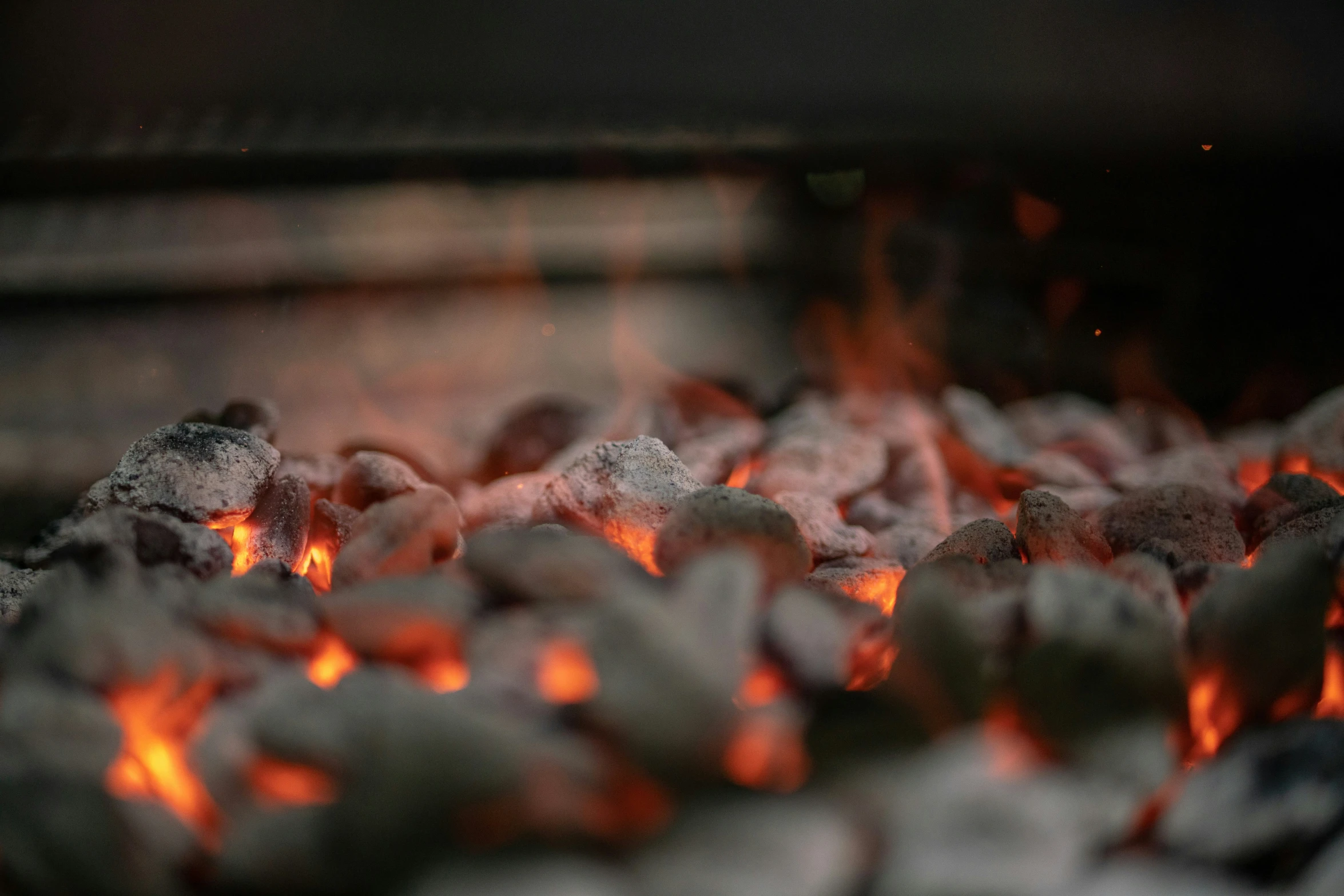 a close up of the back end of a pizza