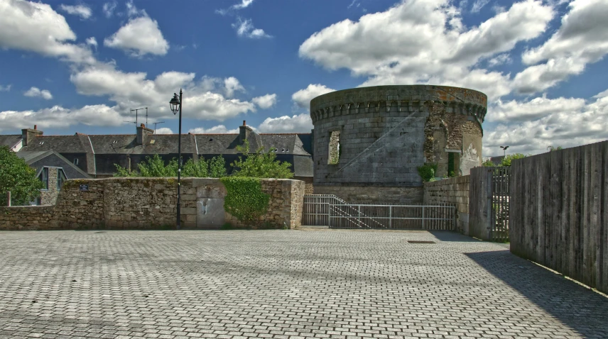 there is a cobblestone driveway leading to the house