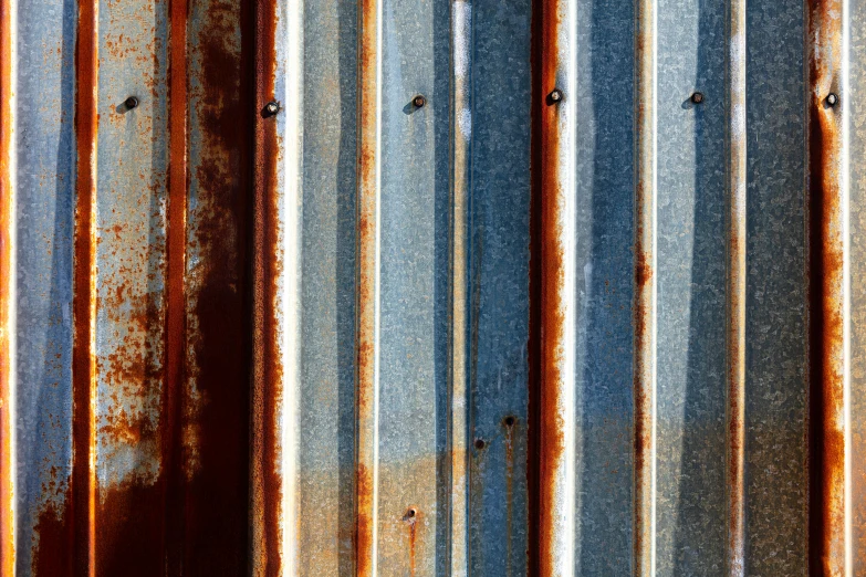 a bunch of rusted metal bars that are very rusty