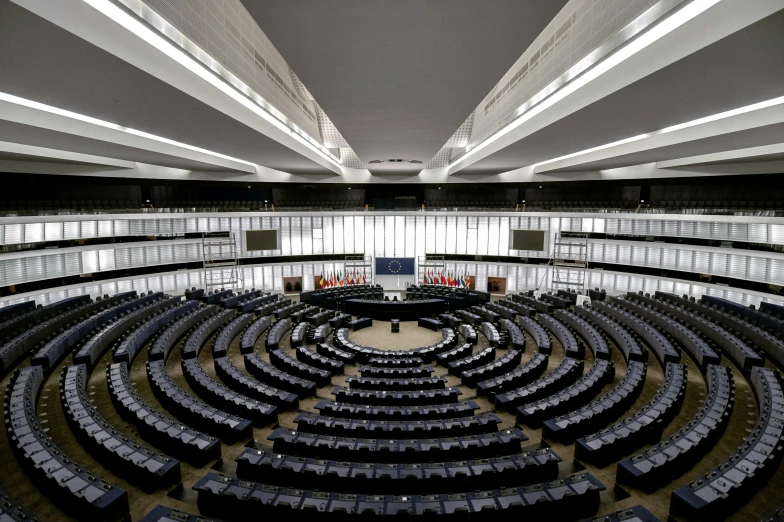 an empty room has been built to look like it is inside a building