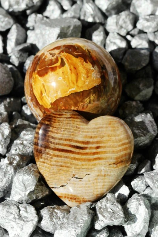 a large piece of heart shaped marbles is laying on the rocks